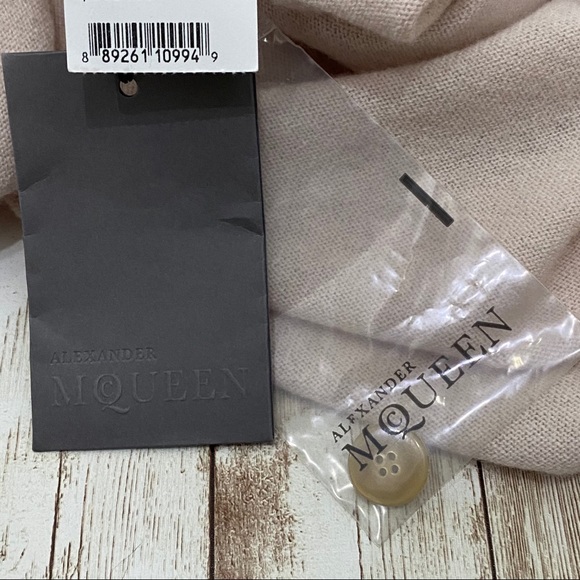 NWT Alexander McQueen Pale Pink Cashmere Cowl Neck Halter Back Sweater Size M - Picture 11 of 16